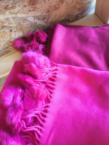 Fuchsia tørklæde (øverst)